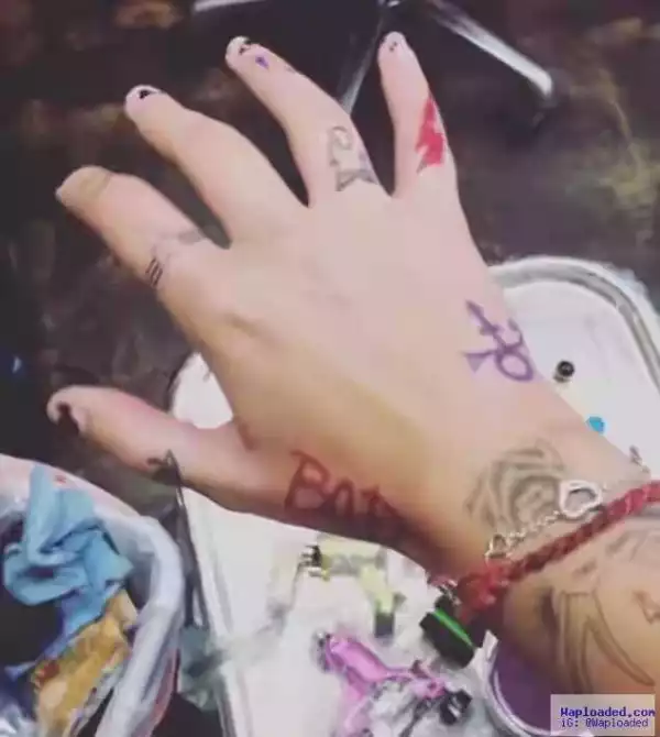 Paris Jackson Pays Tribute To Her Late Father With A New Hand Tattoo